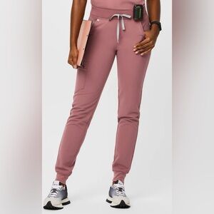 Figs Women's Zamora Jogger Scrub Pants : Mauve